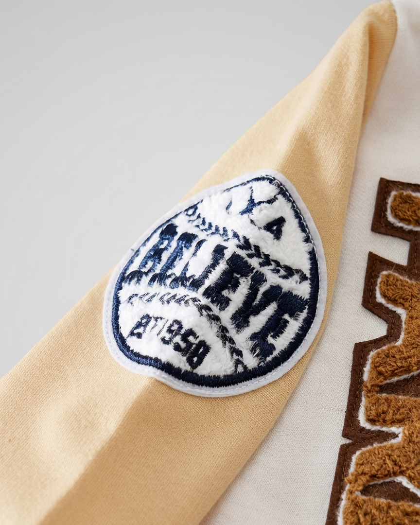 Mono bebé invierno una pieza con botones frontales estilo Varsity  ropa bebé niño destacada para looks elegantes y en España