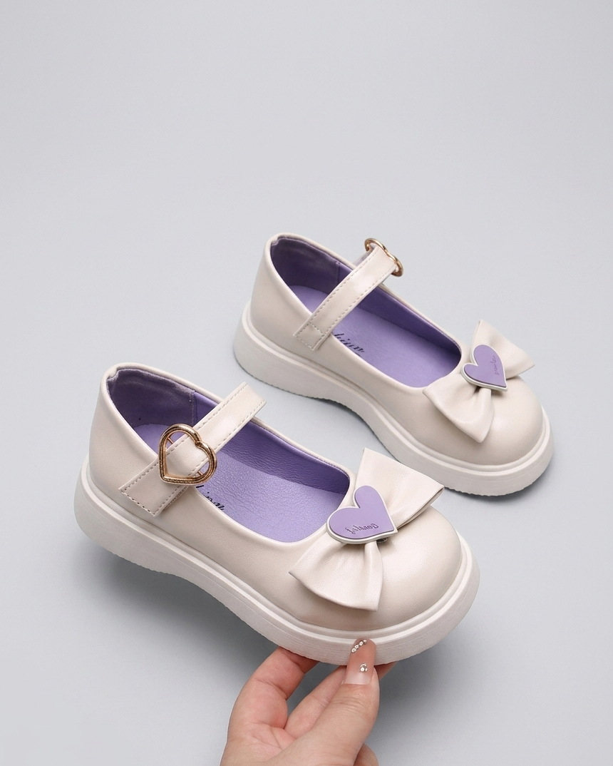 Zapato elegante para niña con lazo frontal de diseño moderno en España