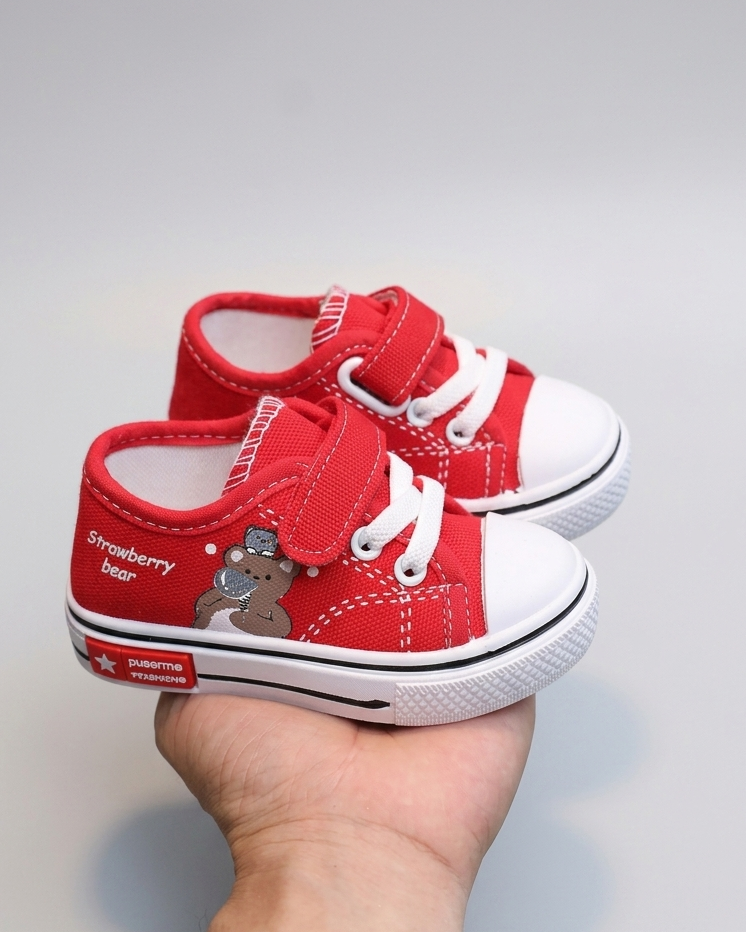 Zapato infantil con diseño de oso caricaturesco en España
