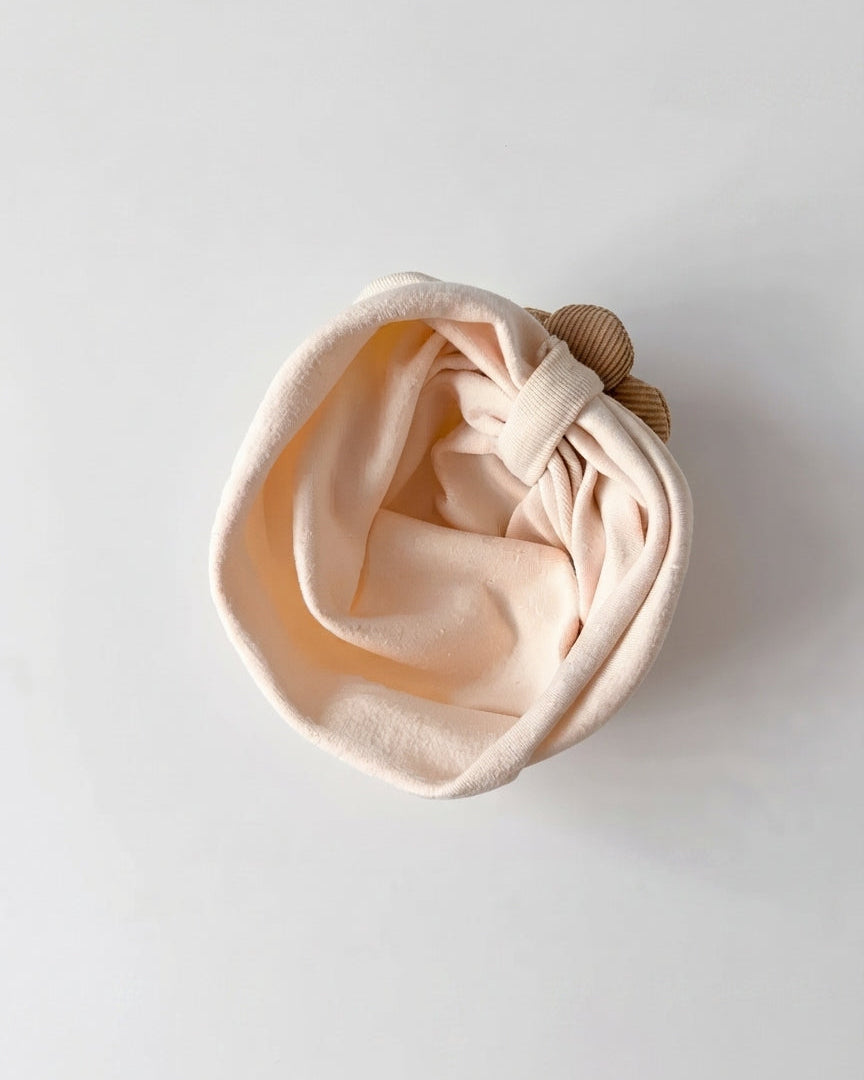 Set de calcetines y gorra para niñas con flores de tela