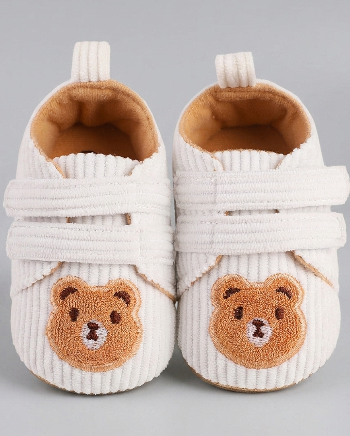 Zapatos bebé recién nacido de tela bordada con osito y cierre de velcro – calzado suave para bebés en España