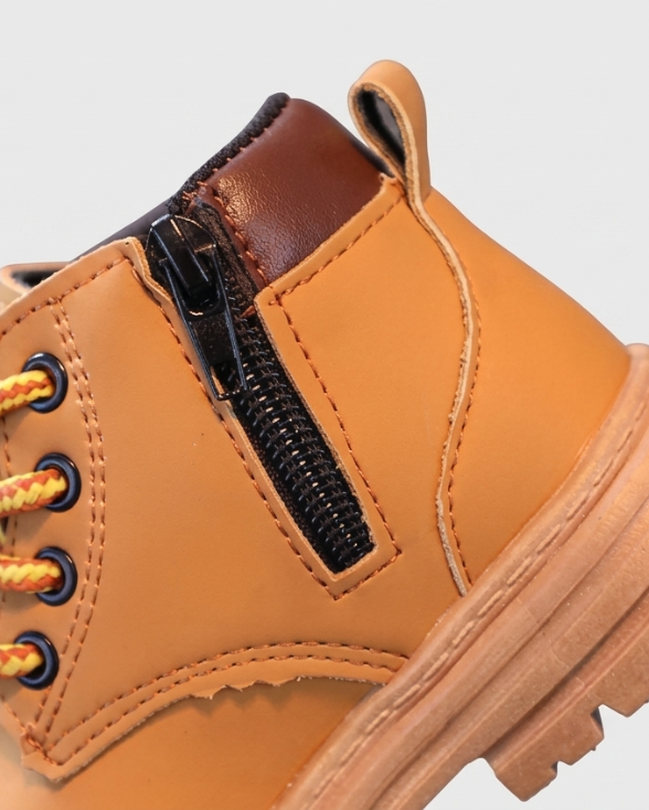 Botas para niños con forro interior cálido y suave y diseño moderno en España
