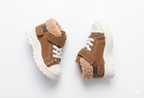 Zapatos cálidos forrados de piel con un diseño moderno detalle diseño