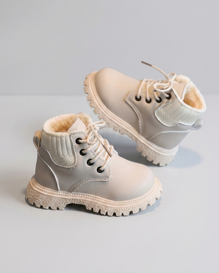 Botas de invierno con diseño práctico y resistente al frío en España