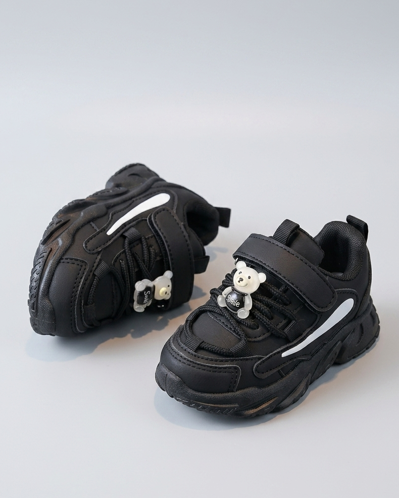Zapato negro moderno para niños en España