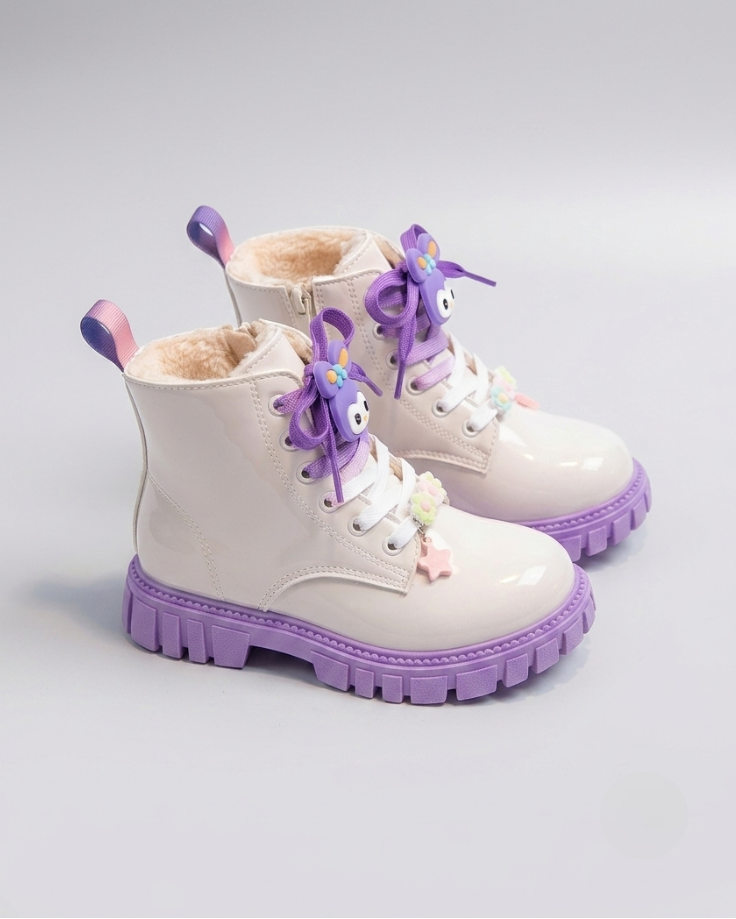 Bota de invierno para niña con diseño moderno y brillante en España