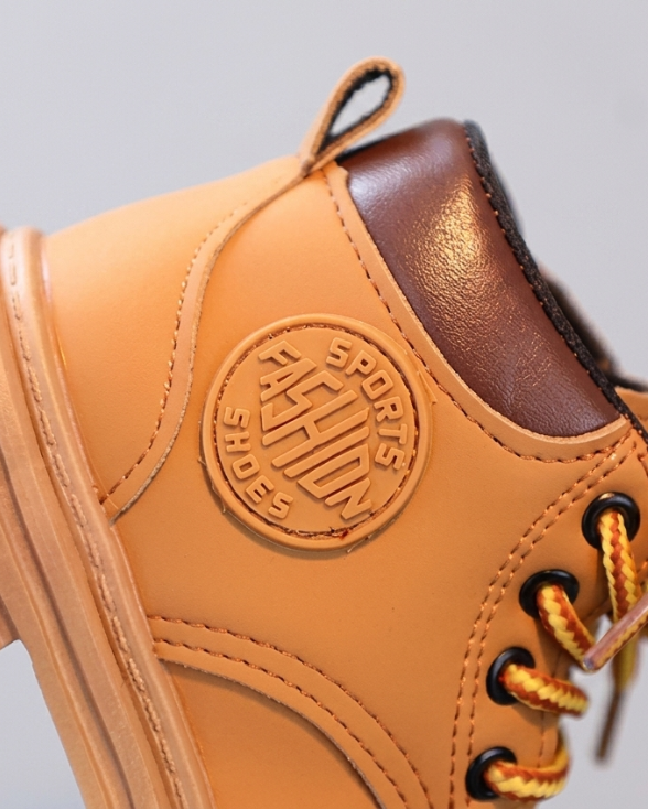 Botas para niños con forro interior cálido y suave y diseño moderno en España