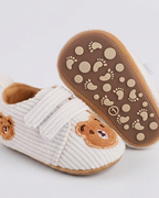 Zapatos bebé recién nacido de tela bordada con osito y cierre de velcro – calzado suave para bebés en España