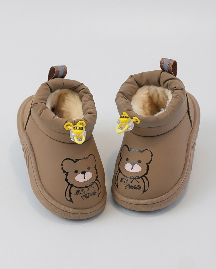 Zapato de invierno con diseño de oso en España
