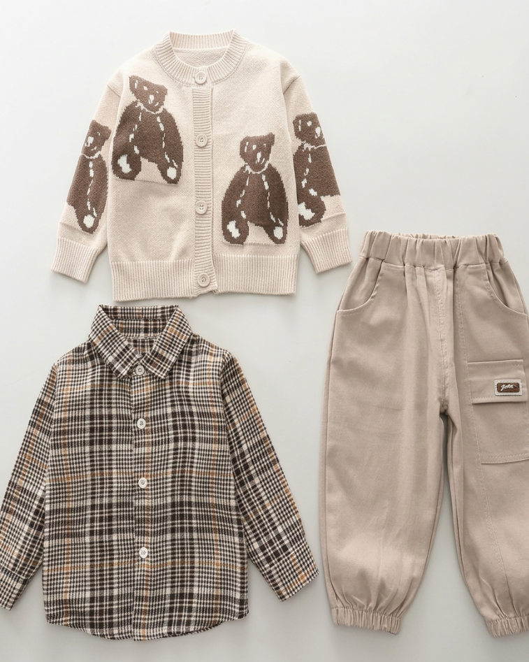 Conjunto bebé 3 piezas ropa bebé niño con cárdigan de oso camisa de cuadros y pantalón beige en España