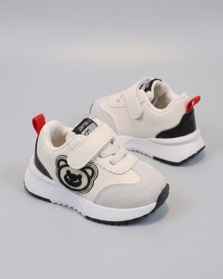 Zapato deportivo con diseño atractivo y dibujo de oso en España
