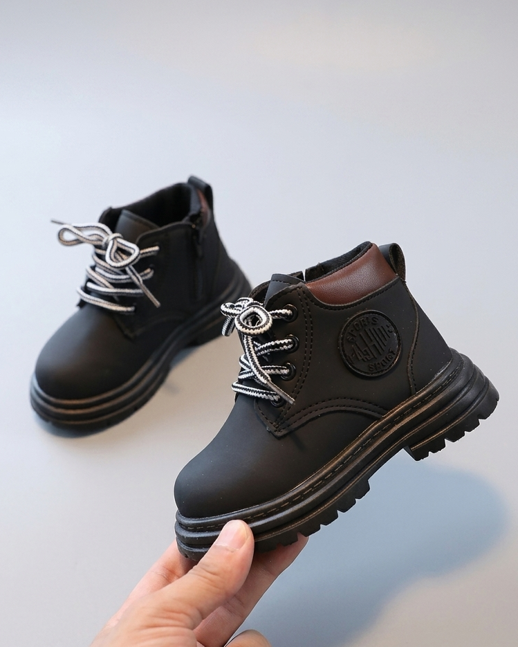 Botas para niños con forro interior cálido y suave y diseño moderno en España