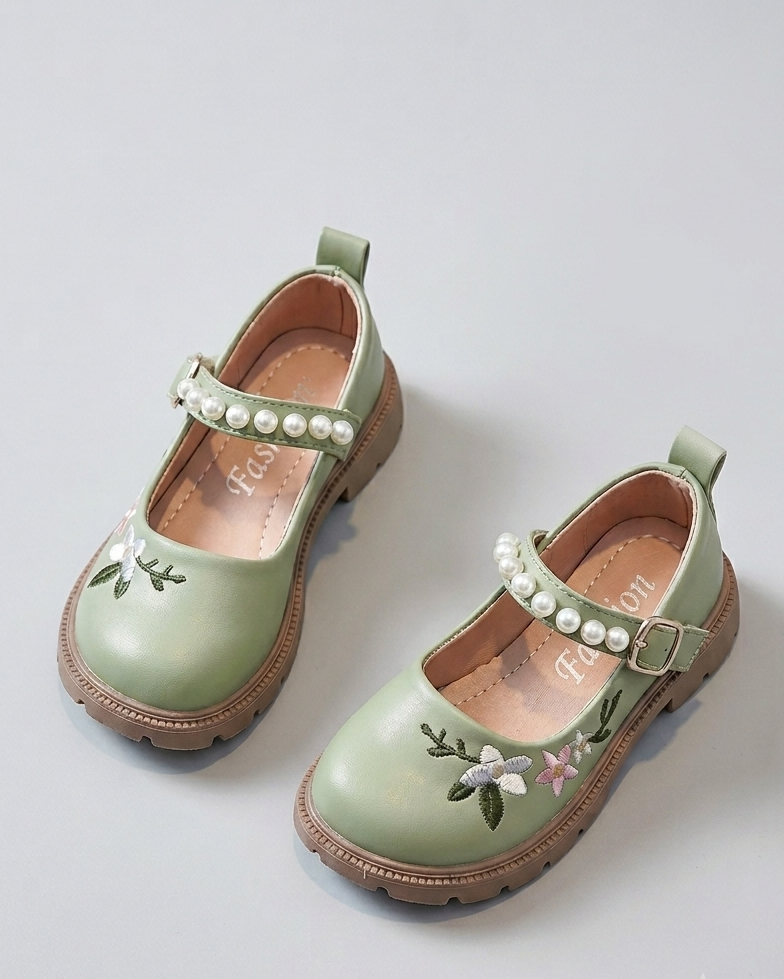 Zapato elegante para niña con diseño moderno en España