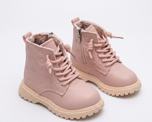 Bota de invierno cálida y rosa, ideal para el invierno en España