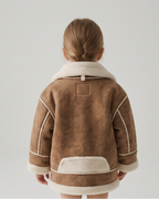 Chaqueta de invierno infantil de piel sintética con forro polar sherpa, cuello alto y diseño moderno en España