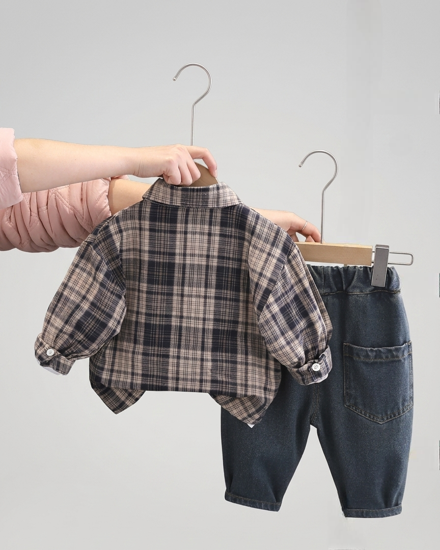 Conjunto bebé niño 3 piezas camisa de cuadros, camiseta interior y pantalón vaquero en España