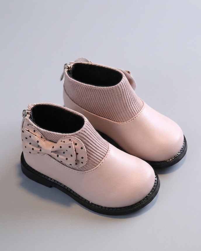 Zapato elegante para niñas con diseño moderno y lazo lateral con lunares en España