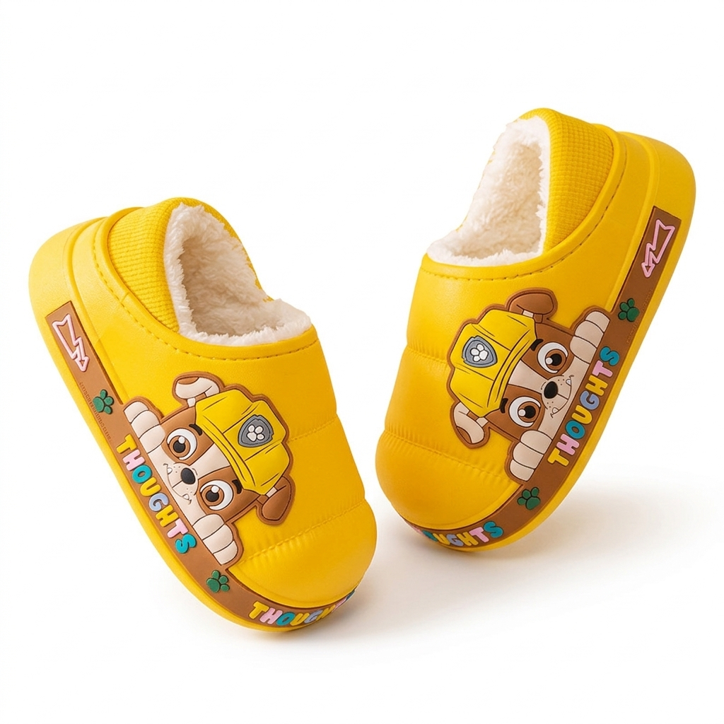 Pantuflas de invierno suaves con forro de piel cálida y diseño de dibujos animados en 3D vista completa