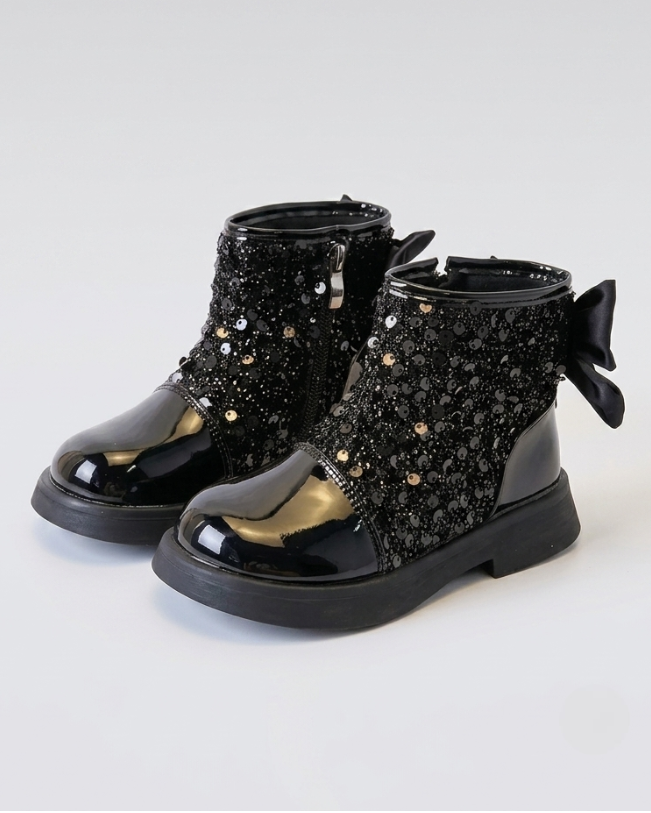 Zapato para niña con diseño brillante y atractivo en España