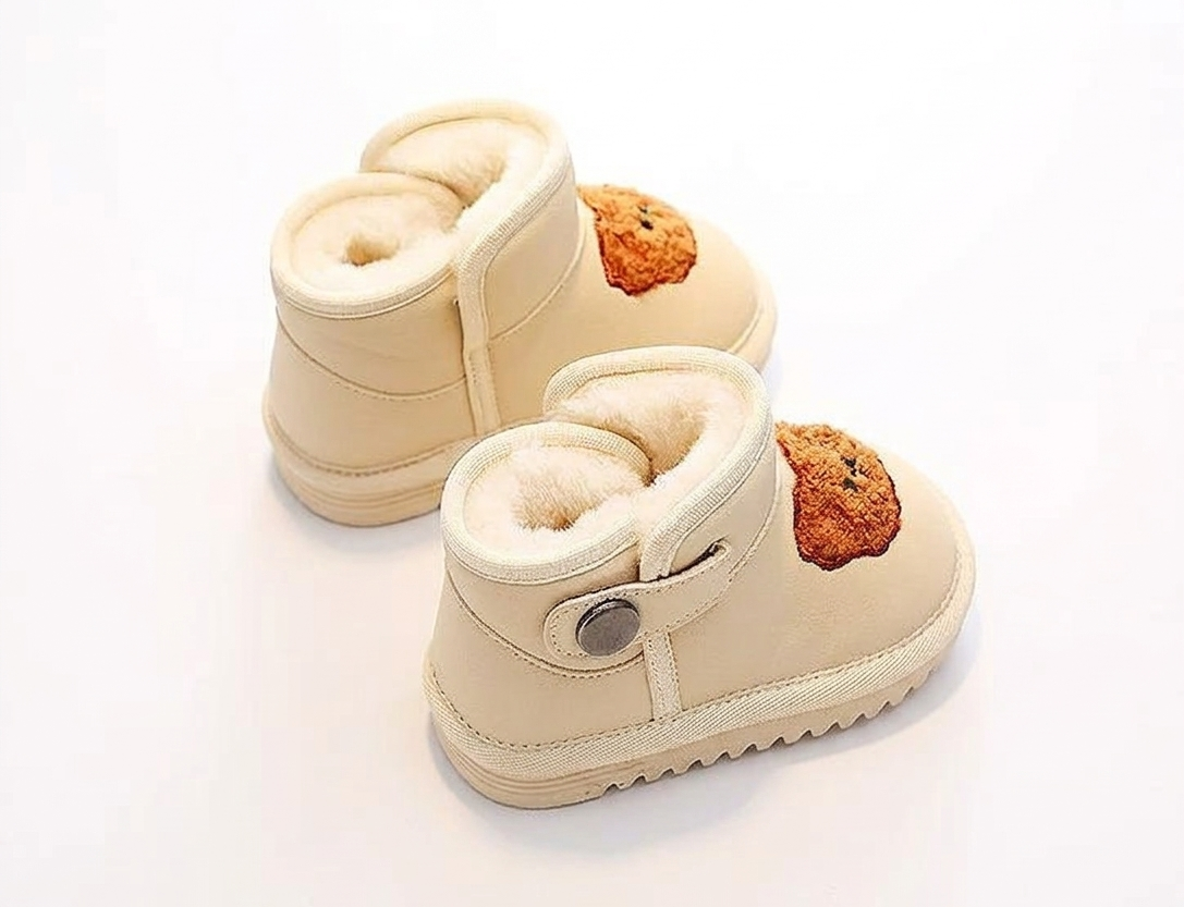 Bota de invierno con diseño adorable decorada con cara de osito en España