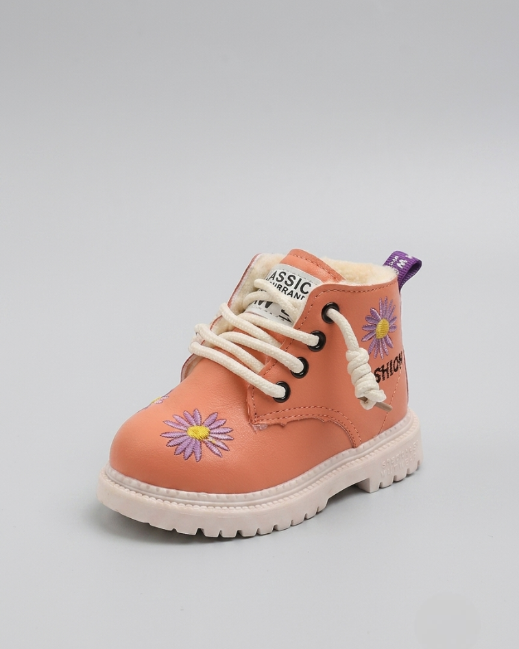 Bota de invierno con diseño moderno y atractivo bordado floral en España