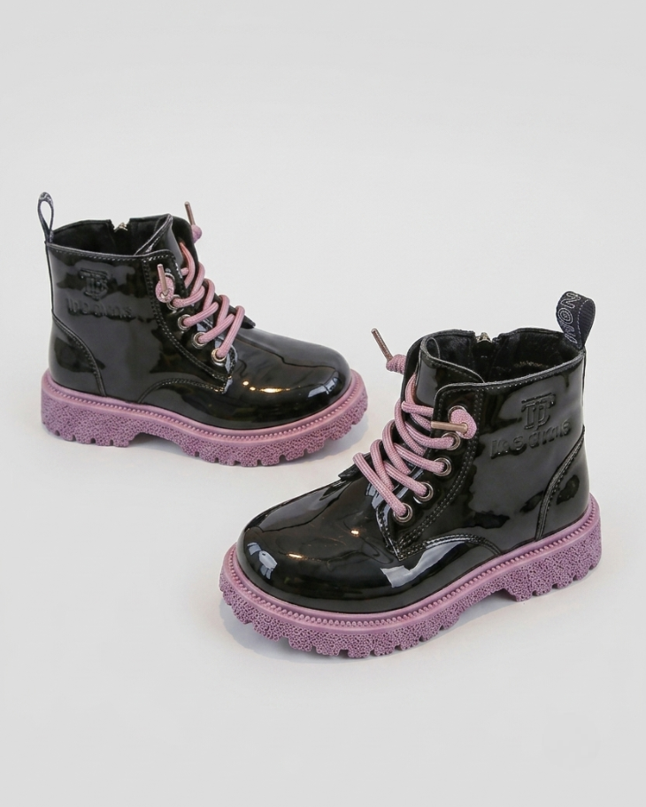 Bota de invierno brillante con estilo moderno para niños en España