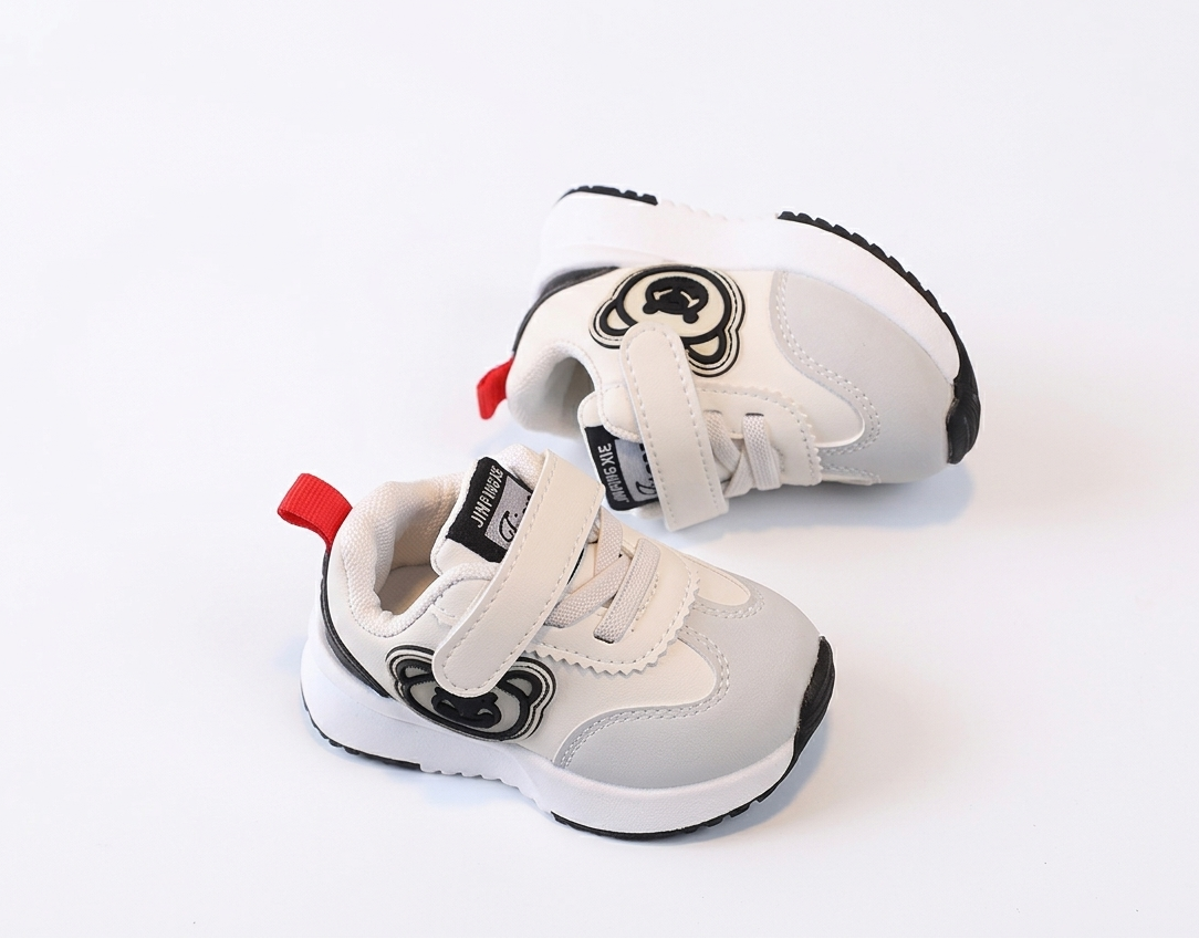 Zapato deportivo con diseño atractivo y dibujo de oso en España