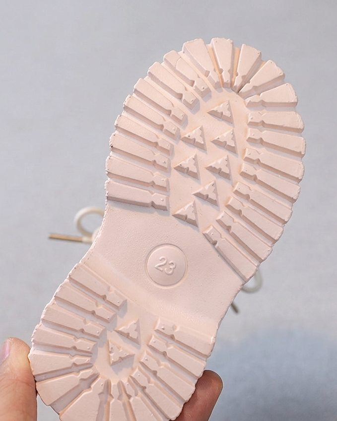 Botas de invierno con diseño práctico y resistente al frío en España