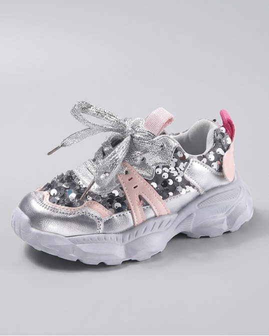 Zapato de invierno moderno para niños en España