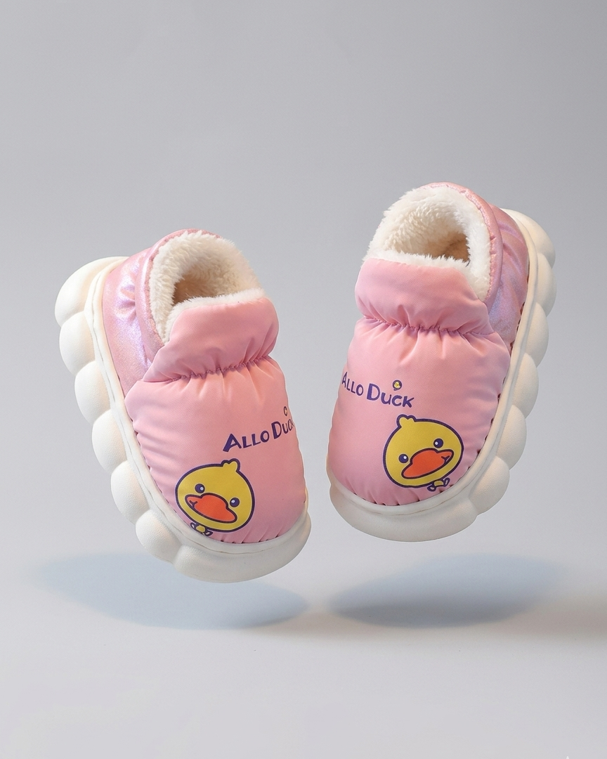 Botas de invierno con forro de piel cálida y diseño de dibujos animados. en España