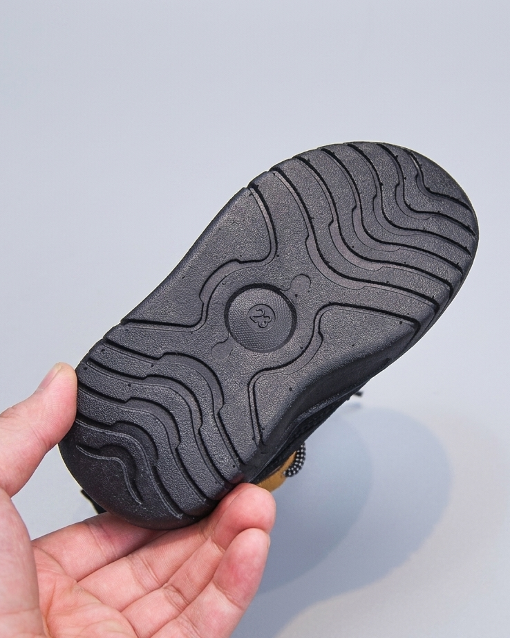 Zapato de invierno cálido con diseño moderno en España