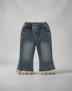 Conjunto niña invierno suéter de lana y jeans con estampado popcorn ,destacada para looks elegantes y sencillos  en España