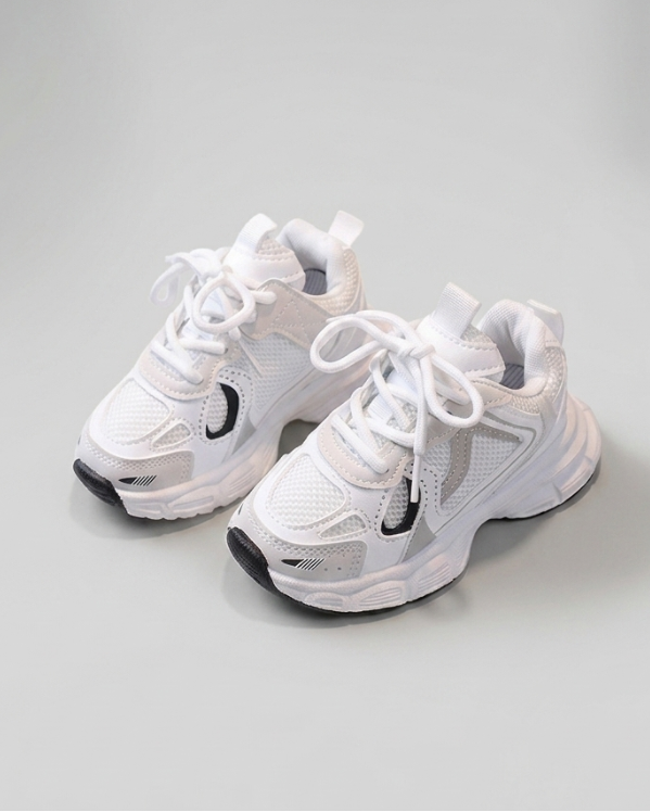 Zapatillas deportivas para niños con diseño moderno en España