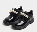 Zapato clásico brillante para niña en España