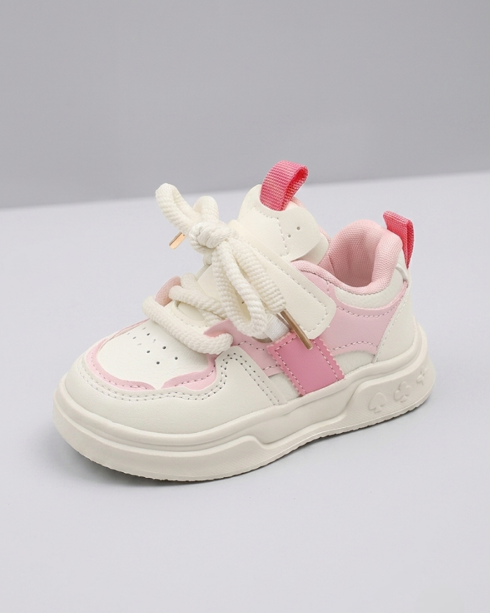 Zapato deportivo con combinación de colores rosa y blanco, de diseño moderno para niñas en España