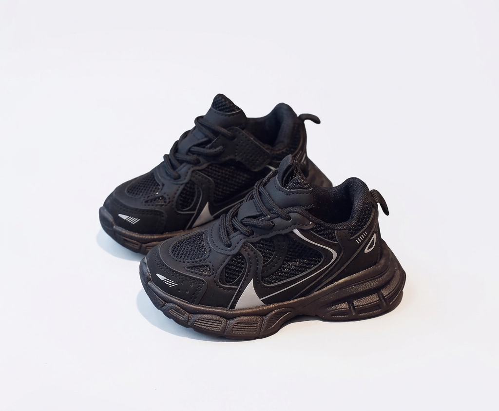 Zapatillas deportivas para niños con diseño moderno en España