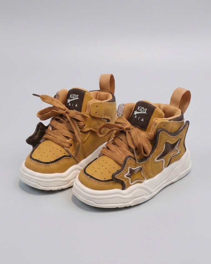 Zapatillas deportivas para niños con diseño moderno en España