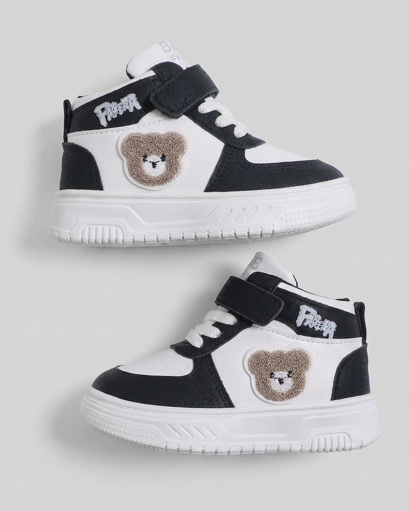 Zapatillas deportivas de diseño de goma con interior acolchado y cálido. en España