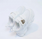 Zapato deportivo blanco para niños en España