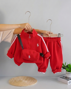 Conjunto deportivo niño con sudadera, pantalón y mochila pequeña en España