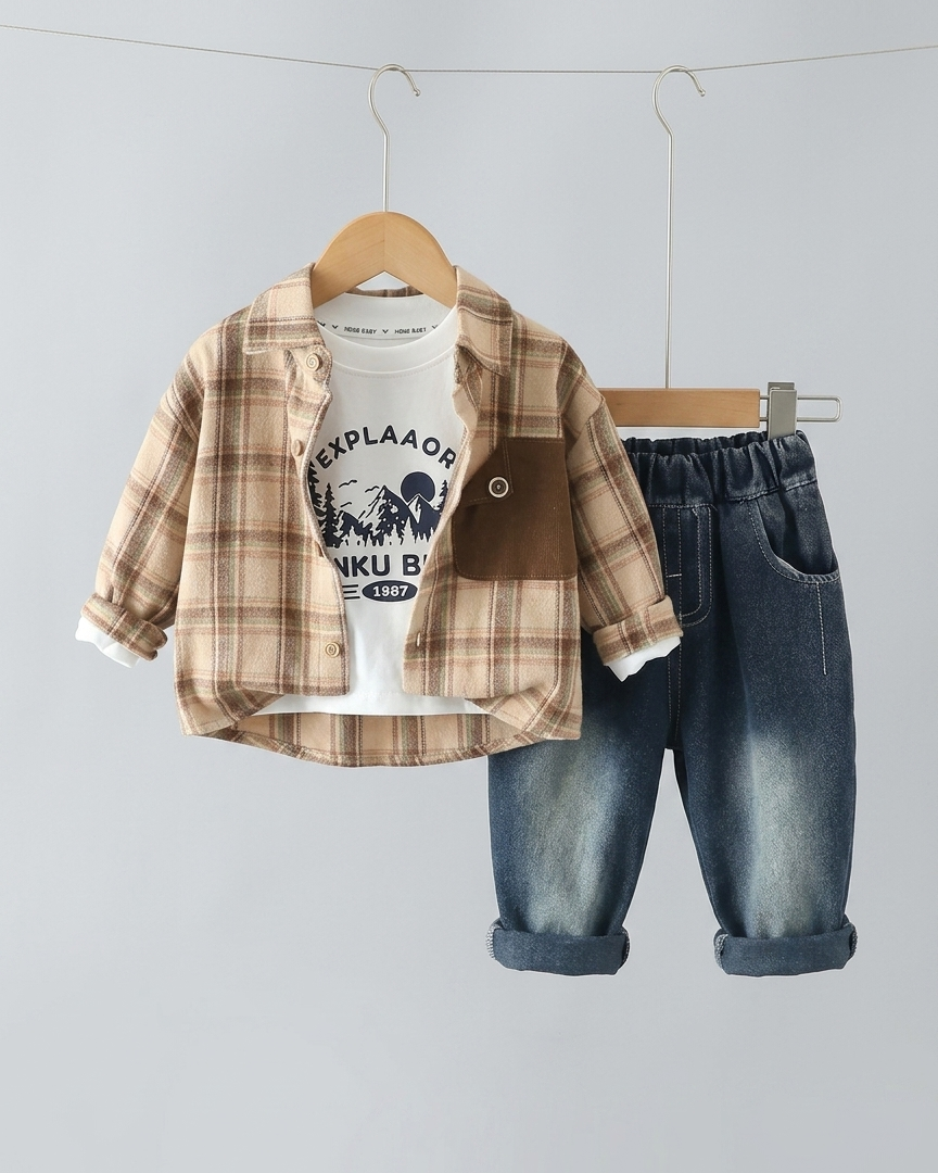 Conjunto infantil 3 piezas niño: camisa de cuadros, camiseta de algodón y pantalón vaquero en España