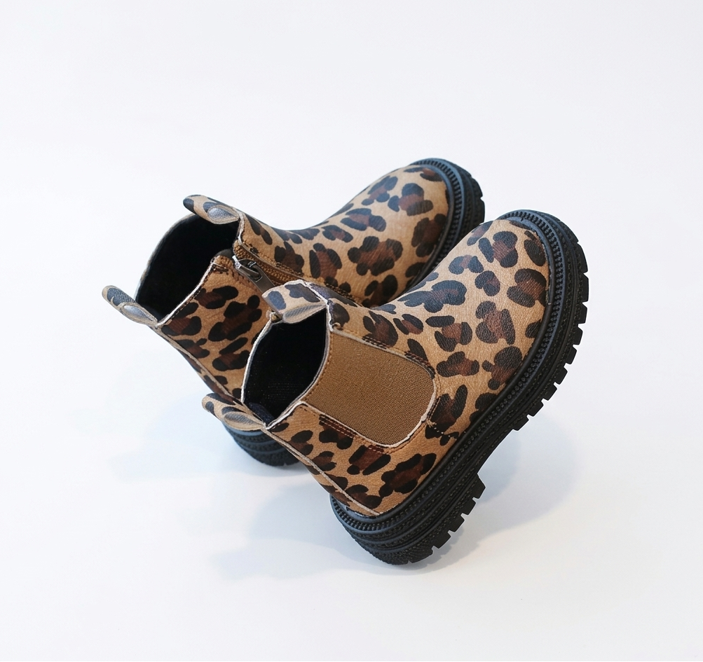 Zapato de invierno con estampado de piel de leopardo en España