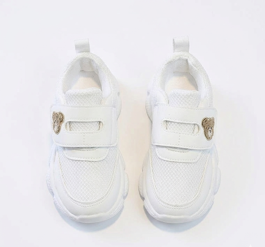 Zapato deportivo blanco para niños en España
