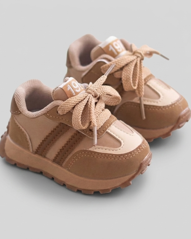 Zapato con diseño deportivo moderno para niños en España