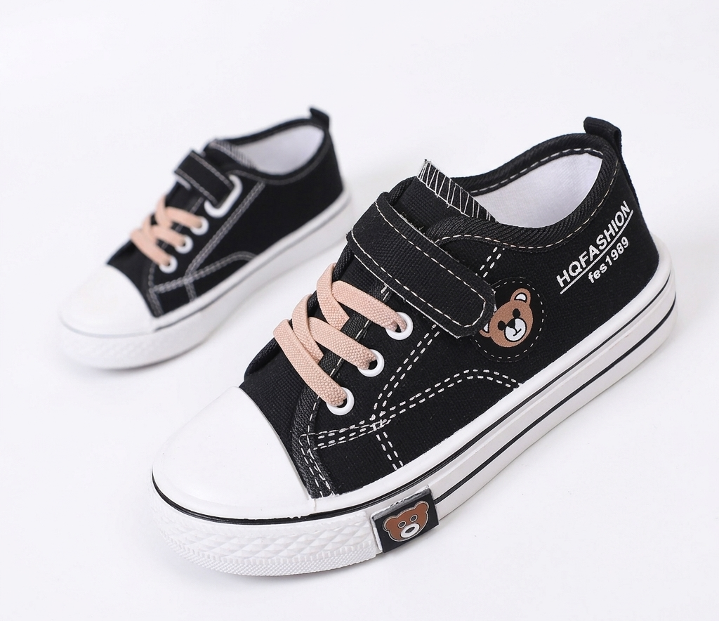 Zapato infantil con diseño atractivo y estampado de oso en España