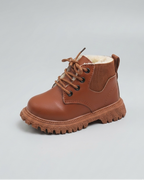 Botas de invierno con diseño práctico y resistente al frío en España