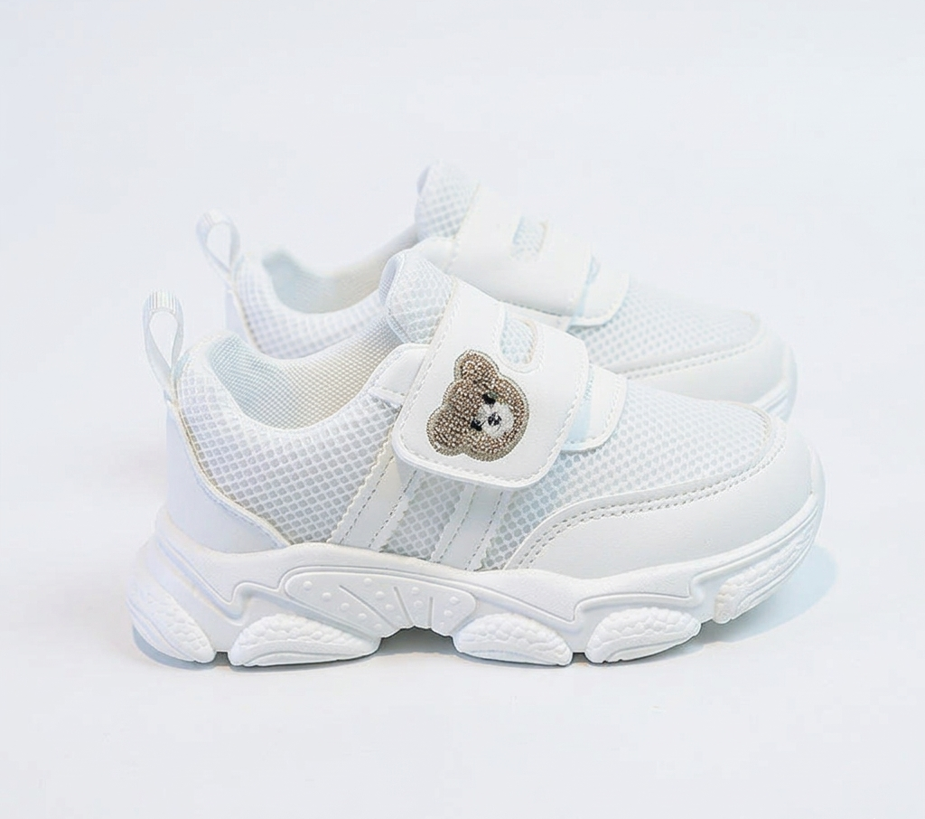 Zapato deportivo blanco para niños en España