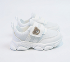 Zapato deportivo blanco para niños en España