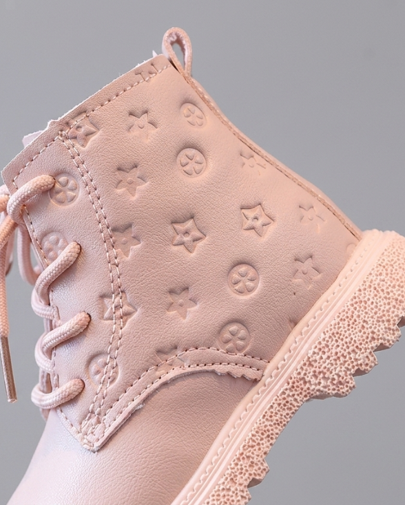 Bota de invierno cálida y rosa, ideal para el invierno en España
