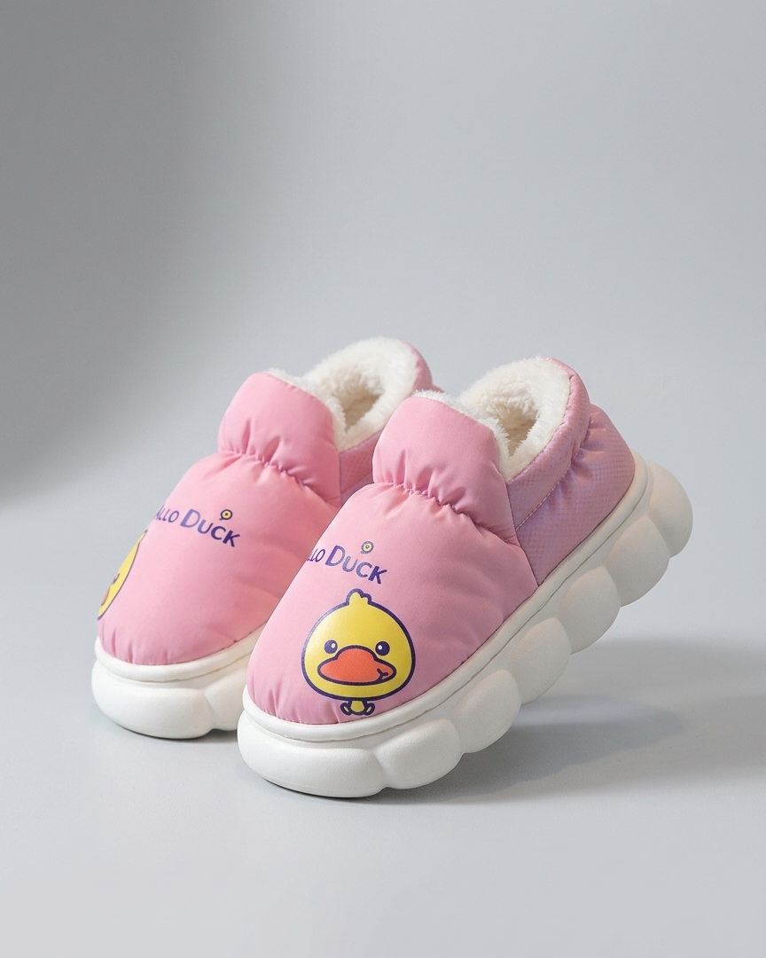Botas de invierno con forro de piel cálida y diseño de dibujos animados. en España